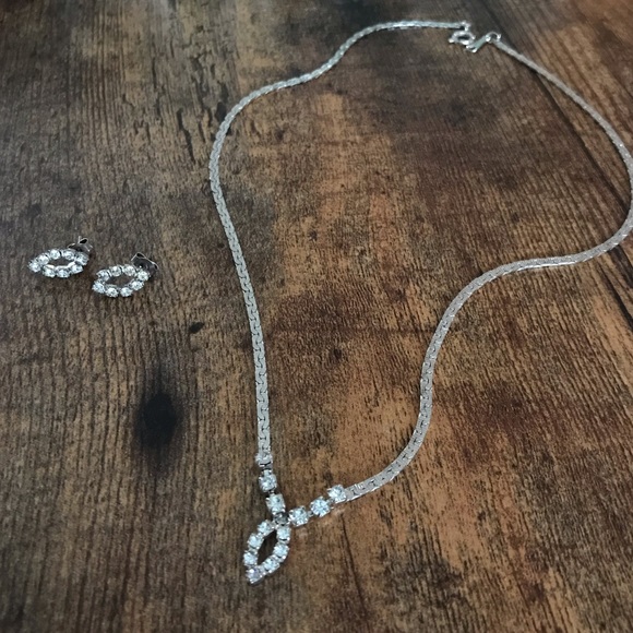 Necklace and earrings set - Picture 2 of 4